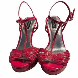 White House Black Market Genoa Sexy Red snake Skin look  3" Pumps Size 9M